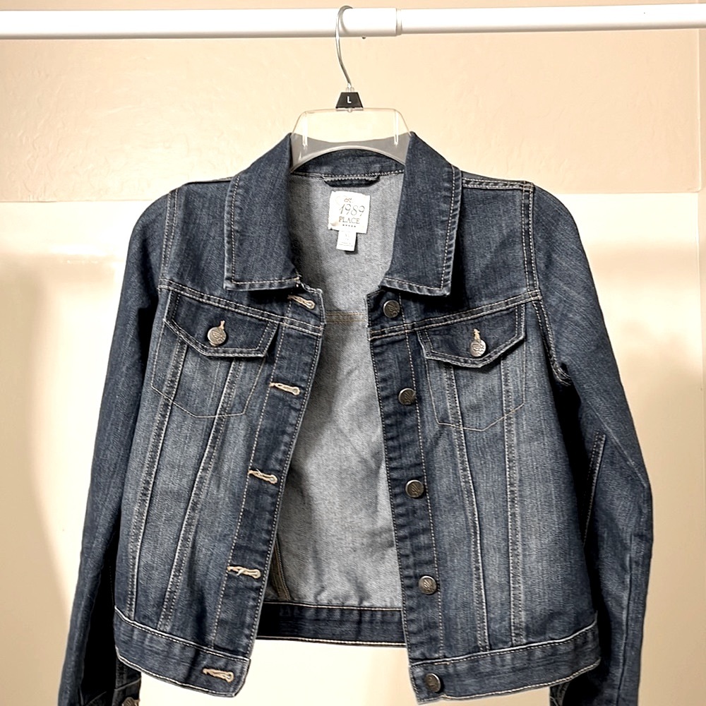 Blue denim jacket with butterfly buttons 🦋